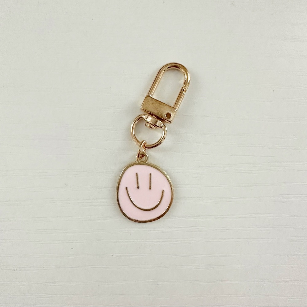 NEW Light Pink Smiley Face Keychain